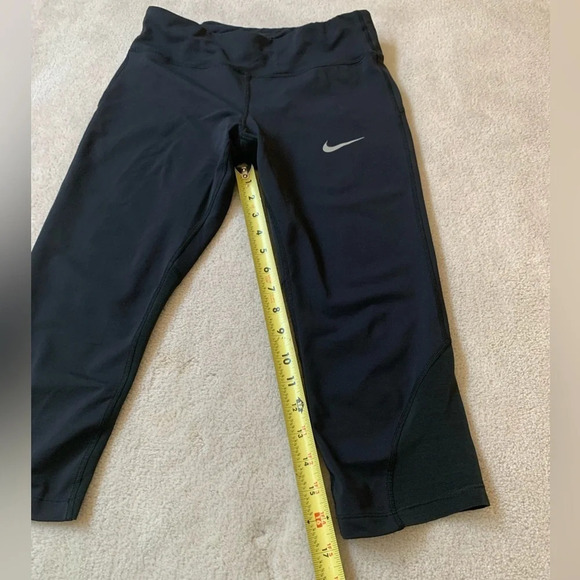 NIKE Dri-Fit Cropped Athletic cropped pants/ leggings. 
Leggings, size M vvv - Picture 5 of 15